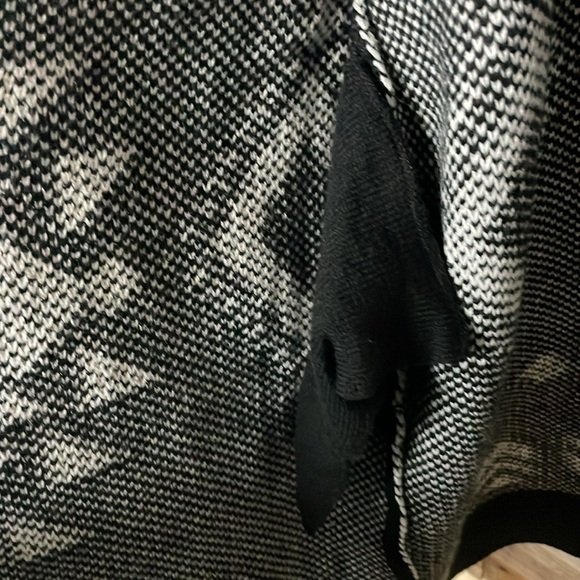 Blue Buttercup size large black and white Aztec cardigan with pockets - Picture 8 of 9